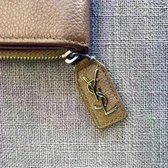 $750 Saint Laurent Cassandra Leather Bifold Wallet - Picture 4 of 11